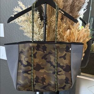 NWOT MARLEYLILLY NEOPRENE CAMO TOTE BAG WITH PARACORD STRAPS